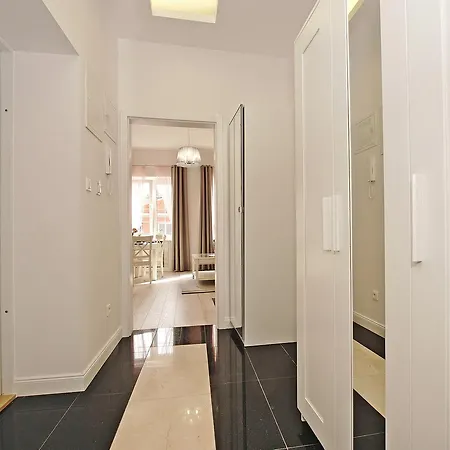 Apartament Kameralny Długa 50 *