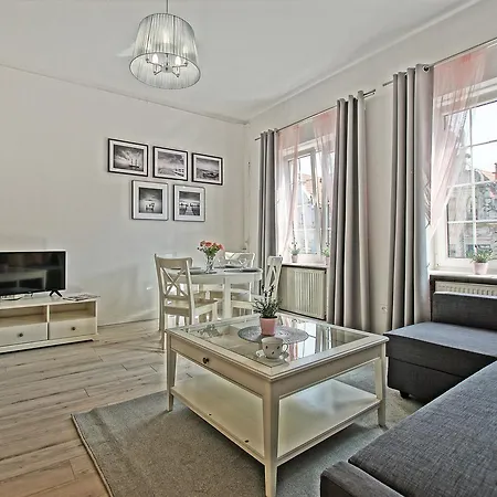 Apartament Kameralny Długa 50 *