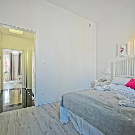 Apartament Kameralny Długa 50 *